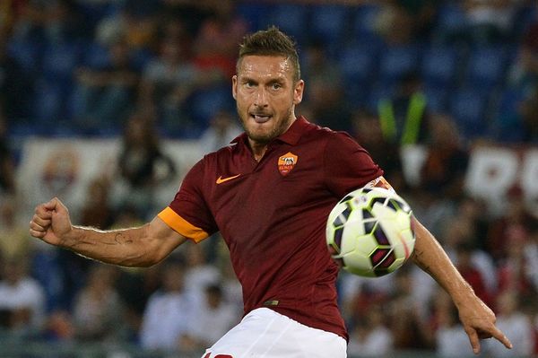 Genoa Celebrates Totti with Special Jersey - Footy Headlines