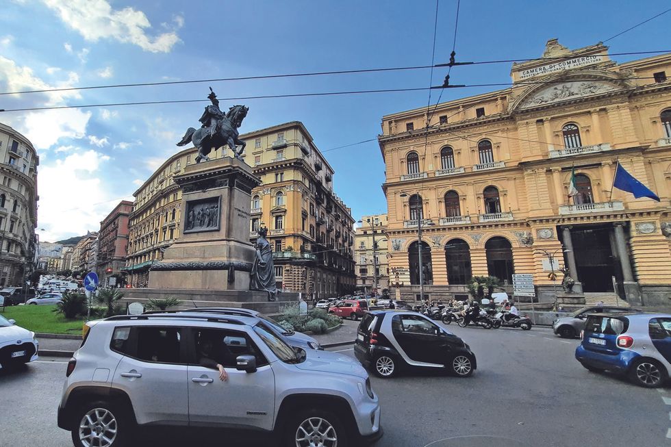 La strana invasione di targhe polacche a Napoli