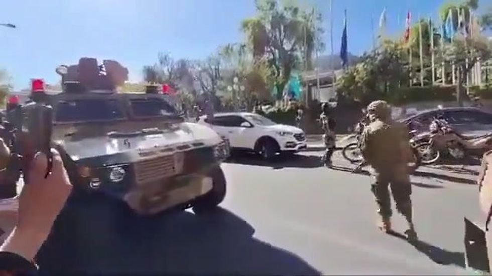 Colpo di Stato in Bolivia: carri armati circondano il Parlamento | video