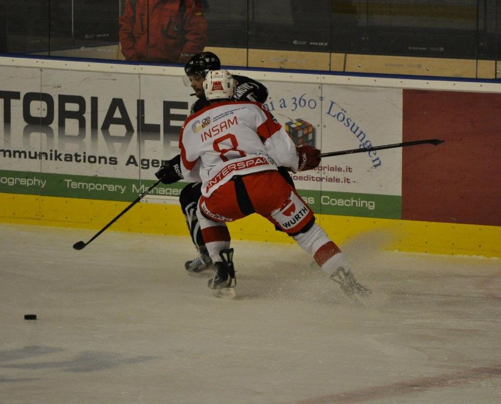 Hockey Ghiaccio Il Bolzano Pattina Via Dall Italia Panorama