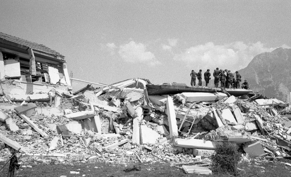 Terremoto Del Friuli 1976 La Julia E Gli Angeli In Grigioverde Panorama 2941