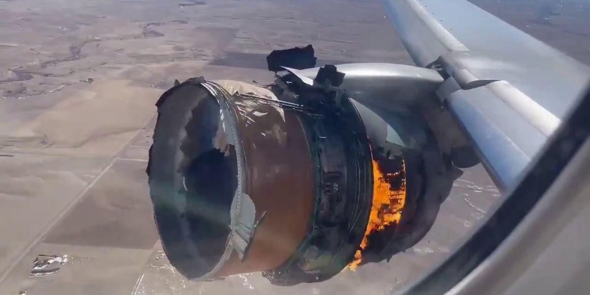 Colorado Usa Motore Di Un Aereo In Fiamme Panico A Bordo Video Panorama