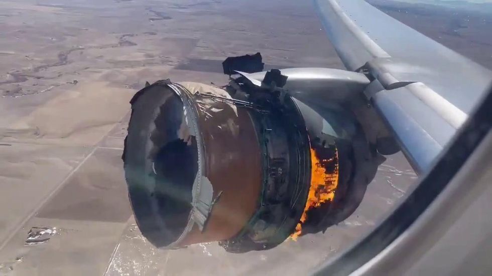 Colorado Usa Motore Di Un Aereo In Fiamme Panico A Bordo Video Panorama