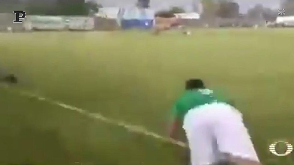 Messico, sparatoria durante una partita: 3 morti | video