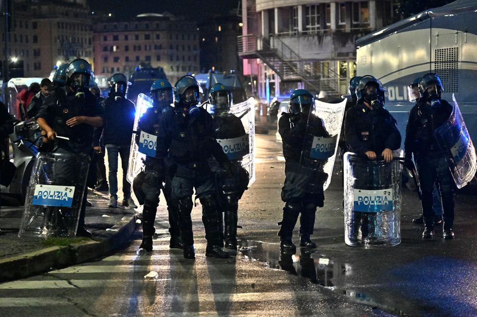 https://www.panorama.it/media-library/genoa-juventus-porte-chiuse-scontri-ultras-marassi.jpg?id=53698036&width=980