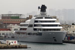 yacht oligarchi russi