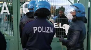 migranti polizia