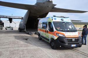 C-130J trasferisce in volo con l’ambulanza una Bimba in pericolo di vita