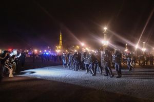 Francia, protesta dei sindacati contro le pensioni: oltre 300 arresti