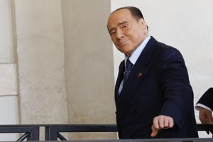 Berlusconi ricoverato da quasi un mese