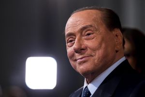 L'Italia si ferma per Berlusconi