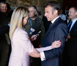 Meloni Macron incontro Eliseo