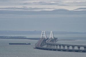 Guerra Ucraina, esplosioni su ponte di Crimea