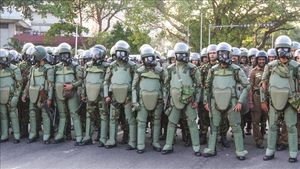 Agenti della polizia dello Sri Lanka in tenuta antisommossa