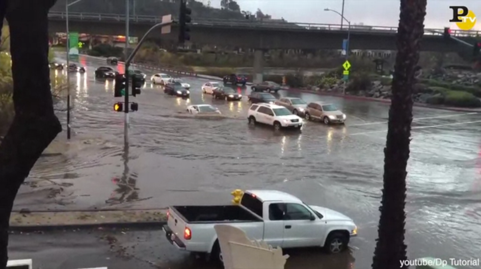 affonda nell'alluvione a San Diego Panorama