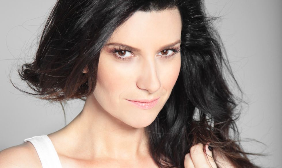 Laura Pausini Il Nuovo Singolo è Innamorata Panorama