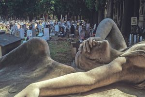 ​Cimitero, sepolcri, culto dei defunti