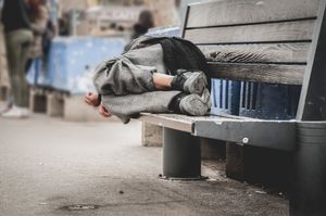 ​Clochard, homeless, panchina