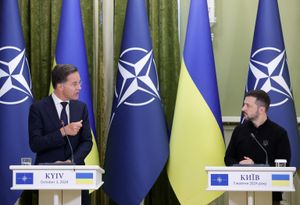 Il nuovo Segretario generale della NATO Mark Rutte e il Presidente ucraino Zelensky