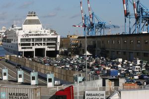 Imbarco traghetti a Genova