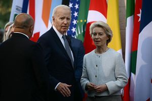 ​Joe Biden con Ursula von der Leyen