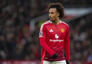 zirkzee juventus mercato prestito manchester united stipendio 