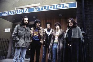 ​Premiata Forneria Marconi (Franco Mussida, Franz Di Cioccio, Flavio Premoli, Mauro Pagani, Patrick Djivas) dagli Advision Studios di Londra nel 1975