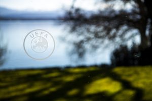 uefa logo nyon cooronavirus covid-19 calendario champions league coppe