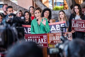 ​Kari Lake, candidata repubblicana a governatore dell’Arizona