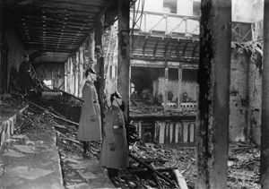 ​L’interno del Reichstag dopo l’incendio che lo distrusse nella notte del 27 febbraio 1933