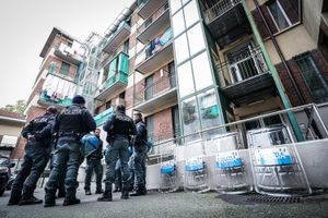 ​Polizia sgombra case occupate