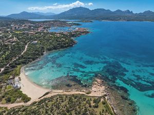 ​Spiaggia dei Sassi, Porto Rotondo (Sardegna)