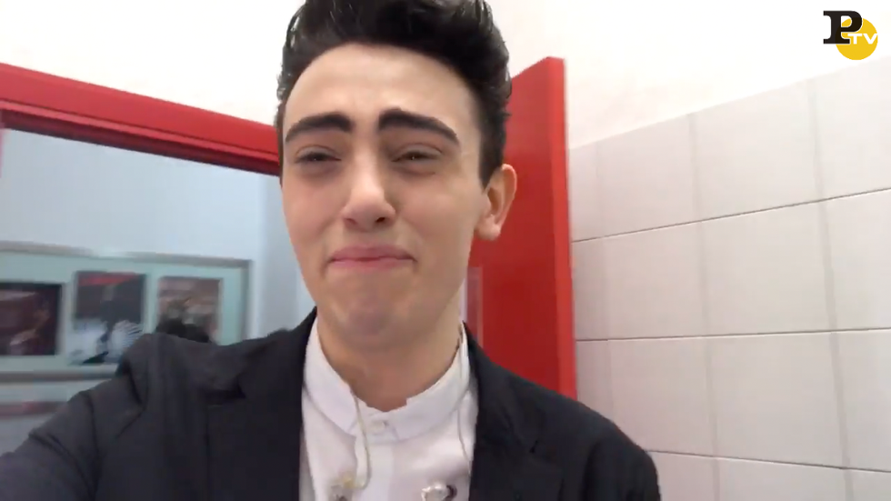 Sanremo 2017 Michele Bravi piange dopo la sua canzone video