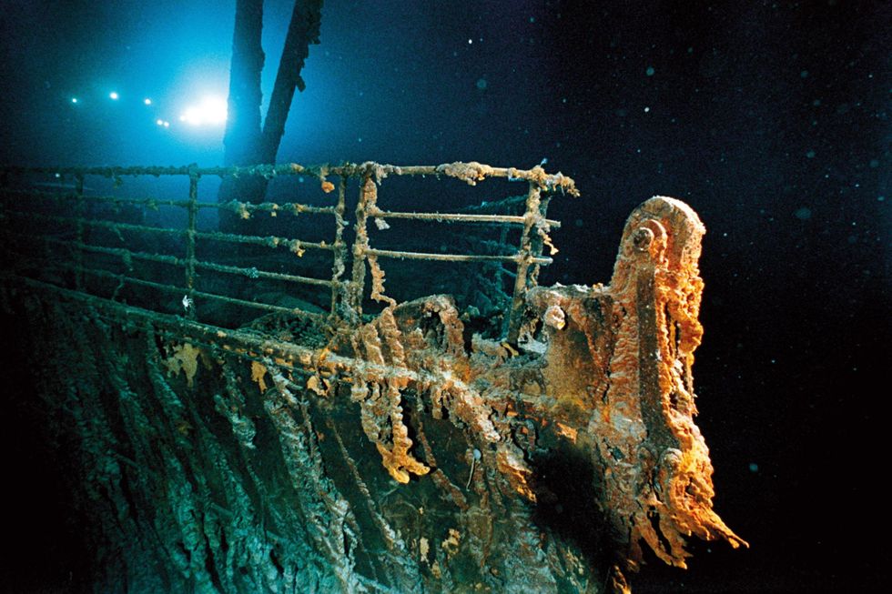 Sottomarino per il Titanic disperso, le assurde condizioni per i 5  all'interno: una finestra, un bagno e nessun posto a sedere