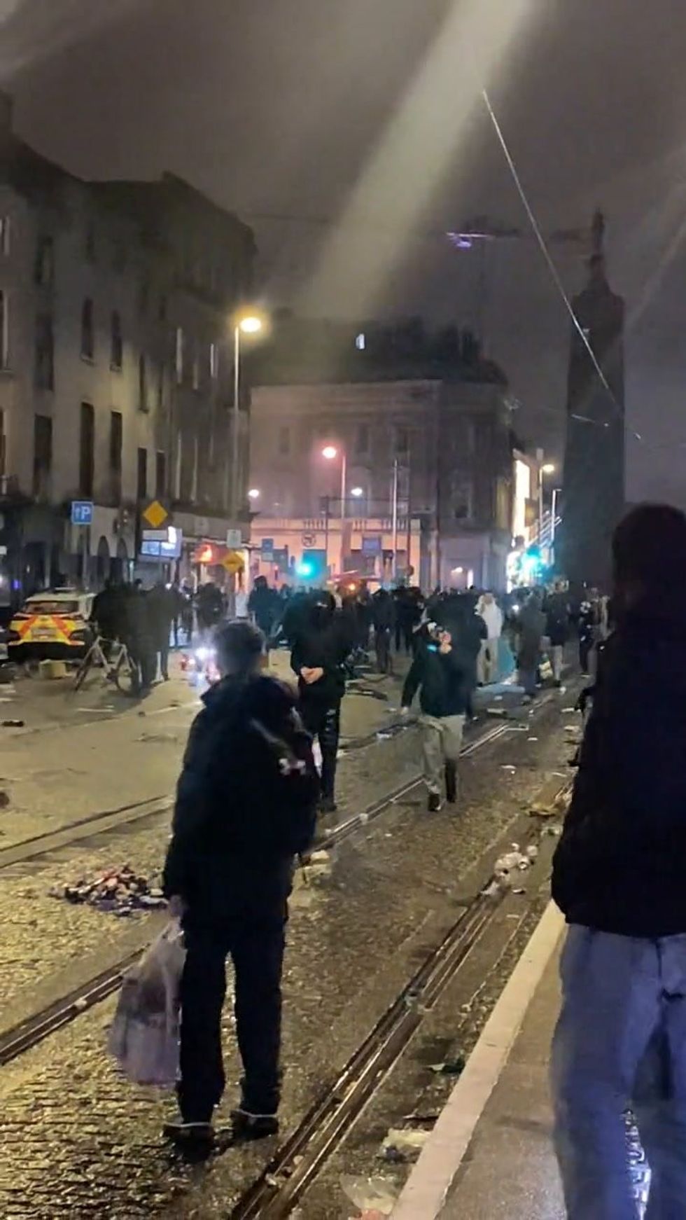 Dublino; incidenti di piazza contro i migranti dopo l'attentato di oggi | video