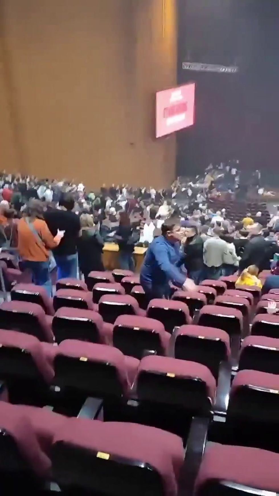Mosca: attentato in una sala da concerti | il video degli spari