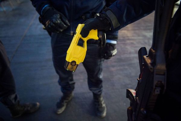 Pistola elettrica Taser, strumento di protezione - Sindacato Polizia  Polizia di Stato