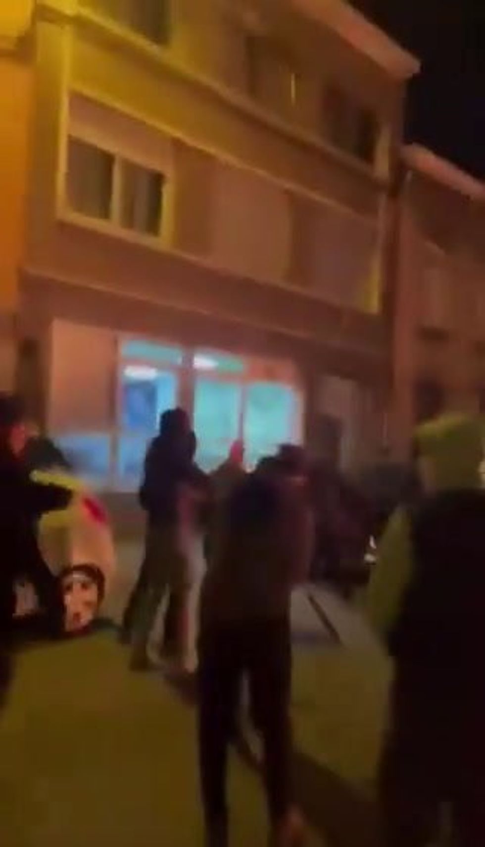 Belgio, violenze tra migranti curdi e turchi | video