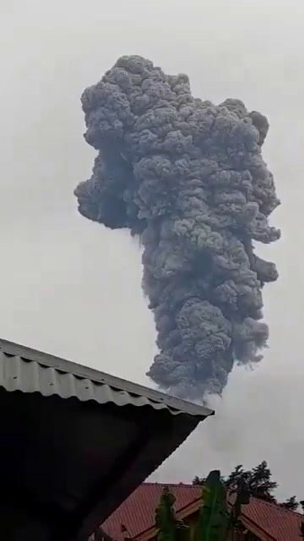 Indonesia, l'eruzione del vulcano Marapi